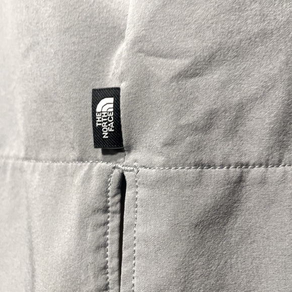 The North Face Explorer City Tank Gray. Size Medium - Picture 4 of 4